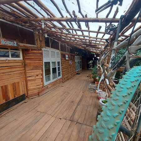 بيت شباب Mountain Bikes House موشي المظهر الخارجي الصورة