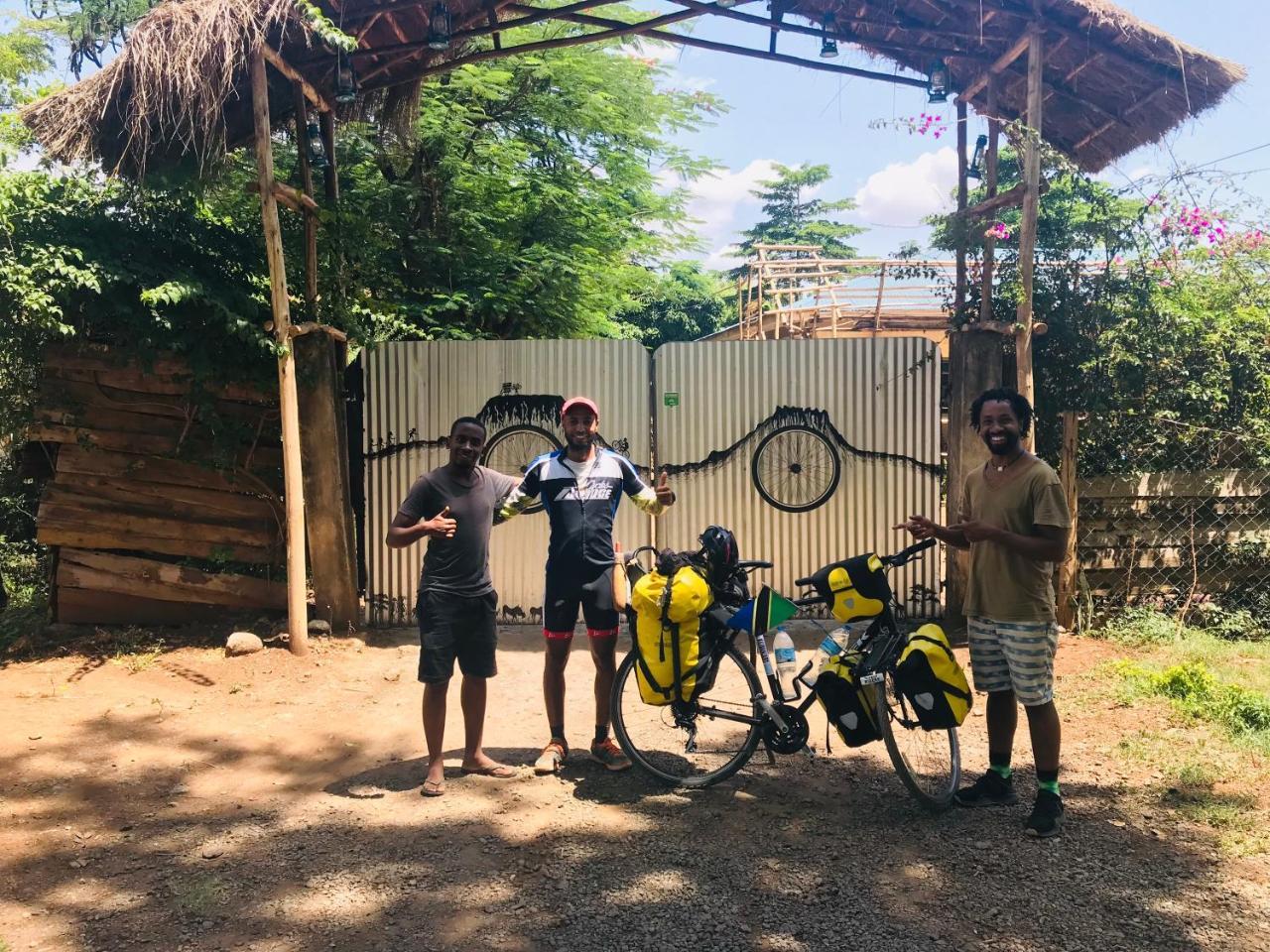 بيت شباب Mountain Bikes House موشي المظهر الخارجي الصورة